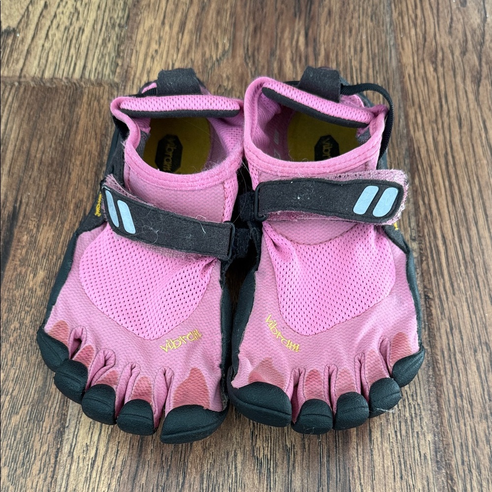 Vibram Shoes in Pink and Black size 37